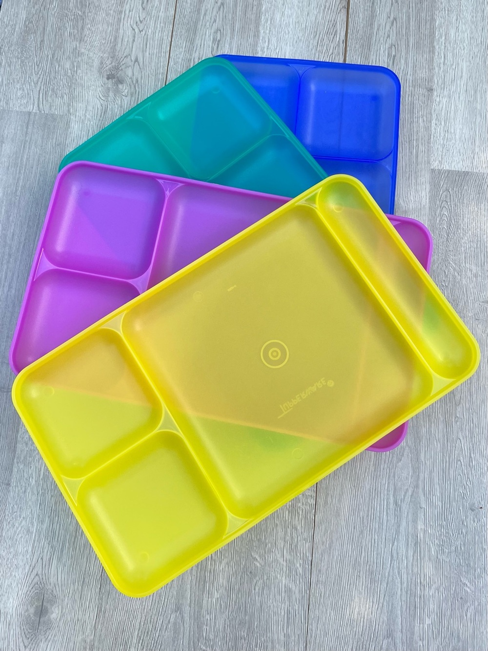 Set of 4 Tupperware Vintage Meal Trays Cafeteria Lap Picnic - Picture 7 of 7